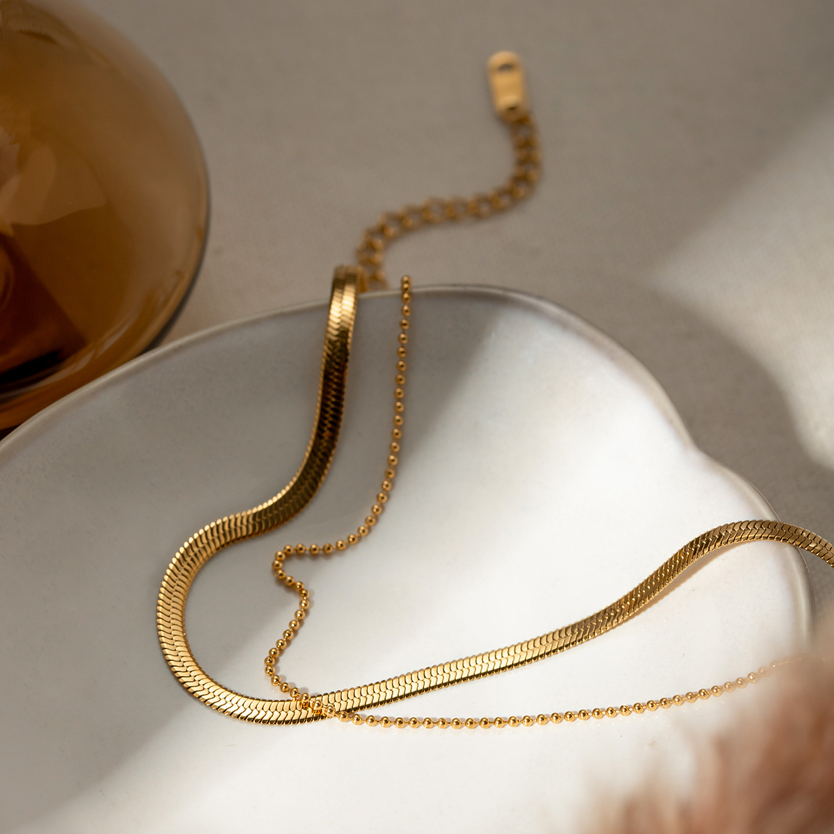 Detail kontrastu hladkého a kuličkového řetízku – ELENYS Balance Duo 3 mm